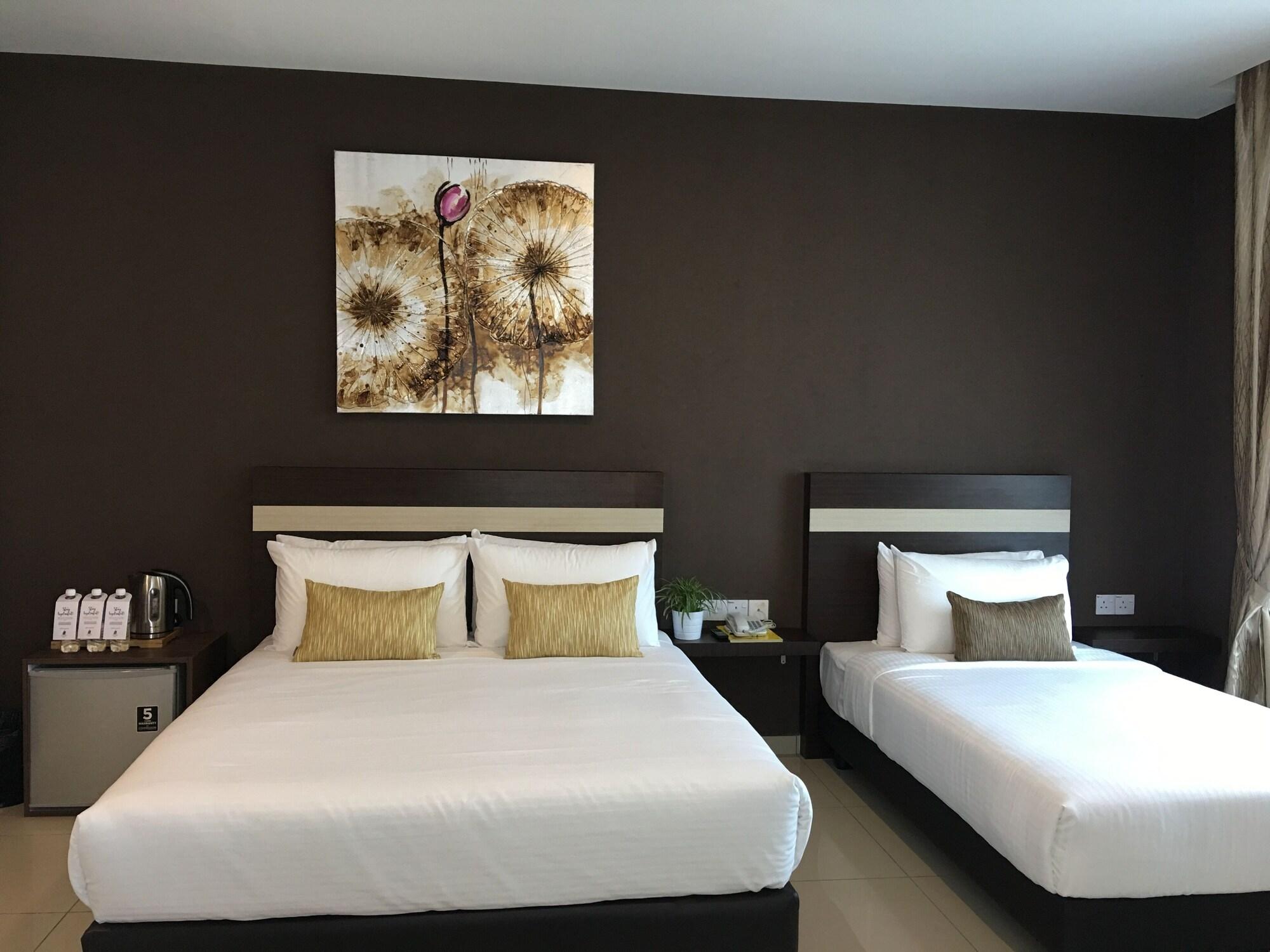 Chemara Boutique Hotel Miri Exterior photo